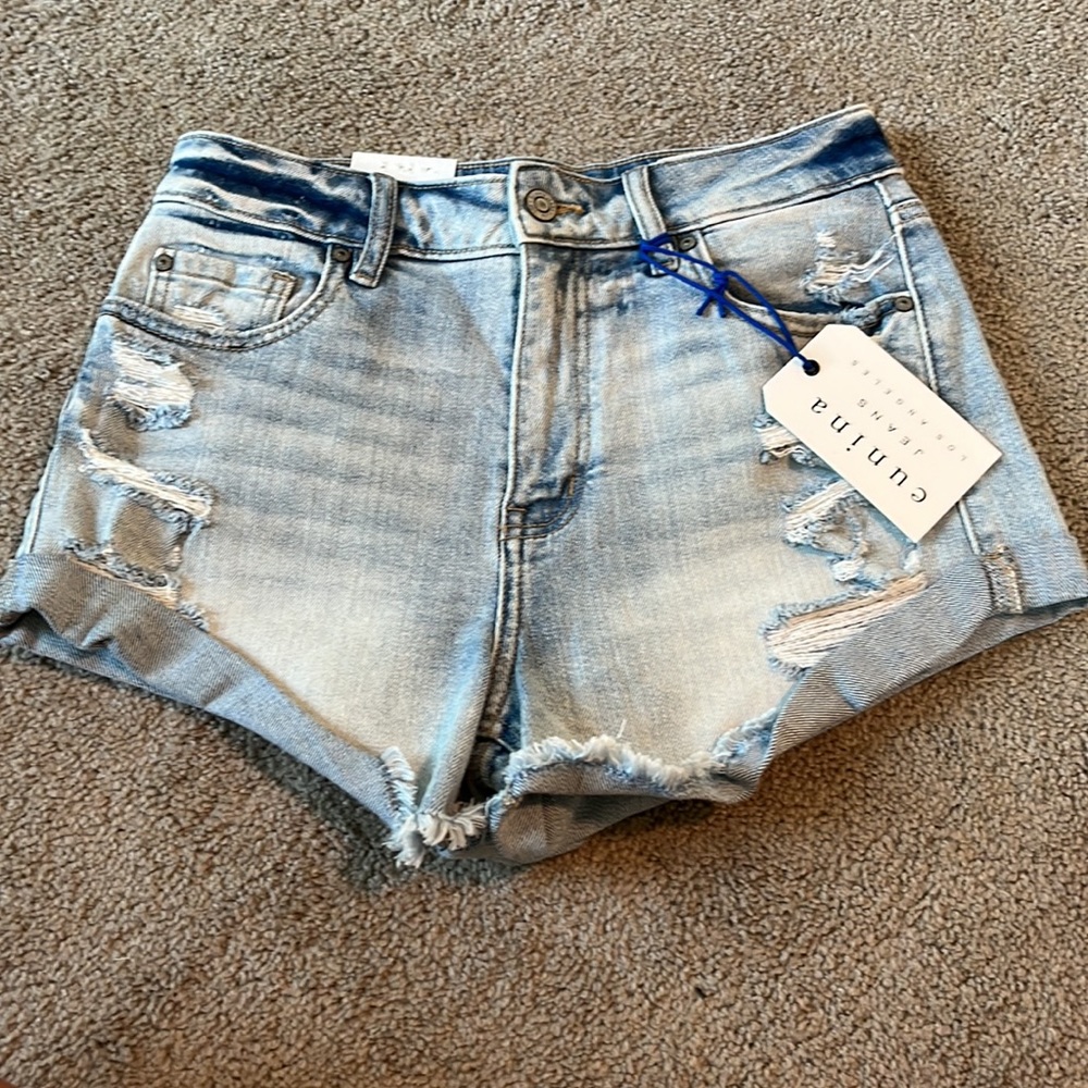 Ekattire high rise shorts